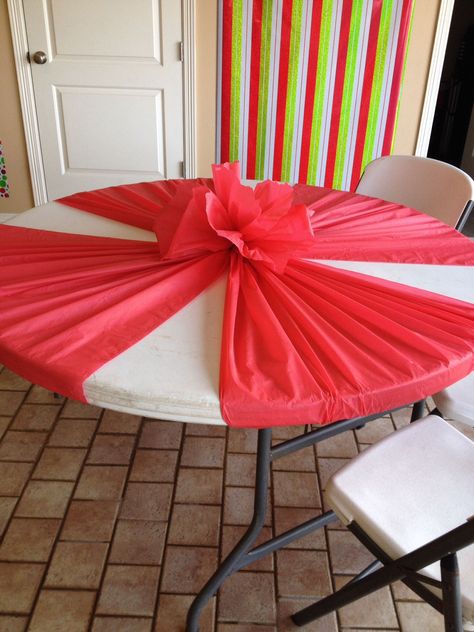 Table Cover Ideas, Deco Champetre, Diy Event, Party Table Cloth, Baby Shower Table, Plastic Table Covers, Plastic Table, Plastic Tablecloth, Plastic Tables