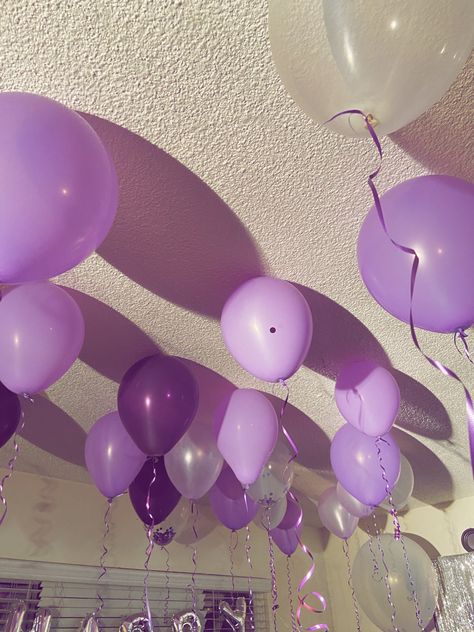 Birthday Graduation Party Purple Theme, Light Purple Party Theme, Purple Sleepover Party, Purple Bachelorette Party Ideas, Lavender Birthday Theme, Light Purple Birthday Party Ideas, Purple Balloons Aesthetic, Purple Balloon Decorations Birthday, Purple Birthday Aesthetic