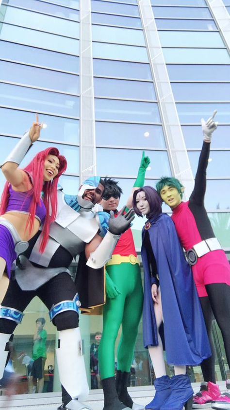 Teen Titans Halloween Costume Group, Cosplay Trio Ideas, Halloween Costumes 5 Friends, Teen Titans Costume Group, Group Cosplay Ideas Anime, Teen Titans Group Costume, Teen Titans Go Halloween Costumes, Comicon Cosplay Ideas, Groups Of 5 Halloween Costumes