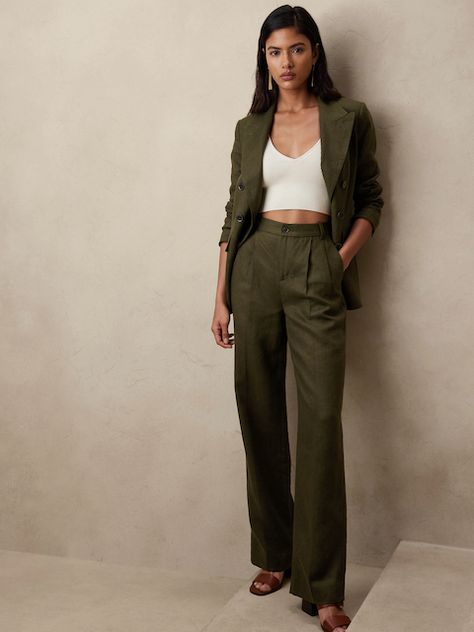 Professional Trousers Women, Classic Office Style Women, Pleated High Waisted Pants, High Waist Pants And Crop Top, Stone Color Pants Outfit, Dark Green Linen Pants Outfit, Comfortable Dress Pants For Women, Linen Pant Suit For Women, Womens Wedding Guest Outfit Pants