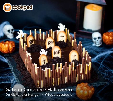 Gâteau Cimetière Halloween Halloween Brownies, Milano Cookies, Dessert Halloween, Halloween School Treats, Pumpkin Brownies, Best Christmas Desserts, Halloween Menu, Halloween Class Party, Halloween Party Treats