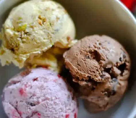 Italian Gelato Recipes - everybodylovesitalian.com Italian Gelato Recipe, Spumoni Ice Cream, Pistachio Gelato, Gelato Recipe, Recipe Italian, Custard Recipes, Birthday Desserts, Desserts For A Crowd, Ice Cream Popsicles