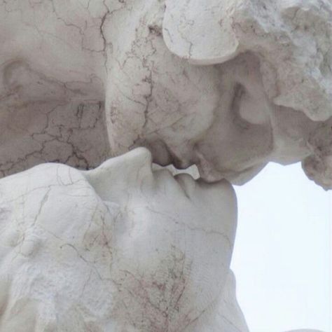 Statues Kissing, Kissing Aesthetic, Statues Aesthetic, Istoria Artei, White Aesthetic, Art Sculpture, Greek Mythology, White Marble, Aesthetic Art