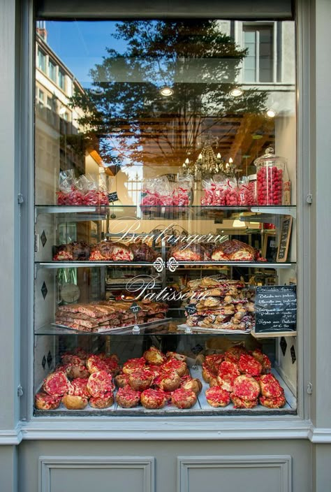 Bakery Window Display, Bakery Window, Bakery Shop Design, Bakery Interior, Bakery Design Interior, Bakery Display, Bakery Decor, French Bakery, Bakery Design