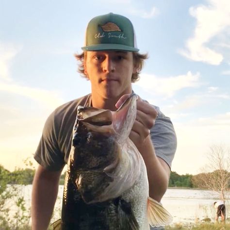 Be sure to wear your Old South when you're out fishing this weekend! Nice catch from @jhop.7! Thanks for reppin' our Tobacco Hat!  #southern #southernstyle #hunting #fishing - Shop Online at OldSouthApparel.com Country Boy Outfits, Cute Imagines, Southern Boys, Country Cow, How Bout Them Cowboys, Lake Day, Shirt Outfit Men, Straight Hair Cuts