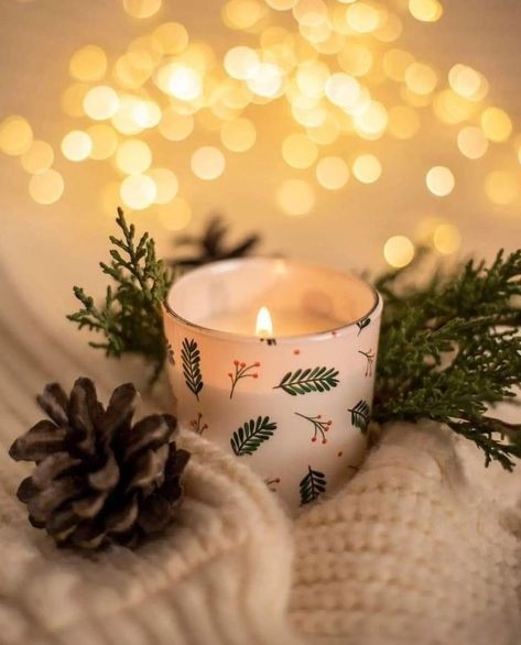 Candle Photography Inspiration, Christmas Wig, Candle Pics, Lux Candles, Mood Candles, Gifts Photography, Christmas Shoot, Candles Photography, Spooky Candles