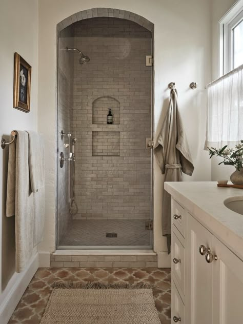 Spanish Revival — Backup Design Spanish Style Homes Interior Bathroom, Zellige Shower Tile, Modern Spanish Style Bathroom, Spanish Modern Bathroom, Modern Spanish Bathroom, Spanish Style Homes Interior, Spanish Style Interior Design, Mission Style Bathroom, Mediterranean Bathroom Design Ideas