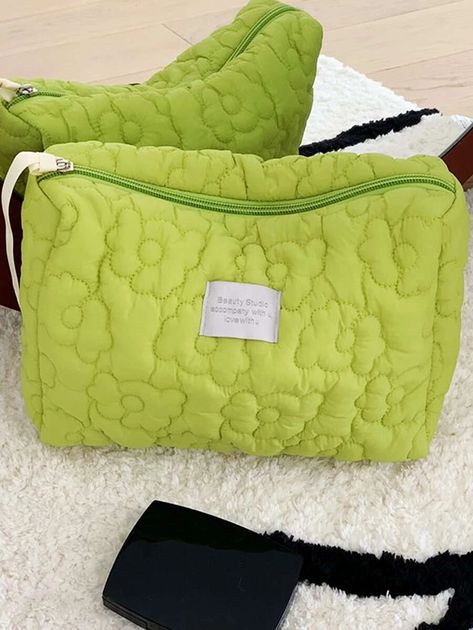 1pc Floral Quilted Letter Label Decor Makeup Bag | SHEIN USA Flower Makeup, Beauty Storage, Applique Fabric, Bag Makeup, Wash Bag, Green Flower, Toiletry Bag Travel, Travel Toiletries, Makeup Pouch