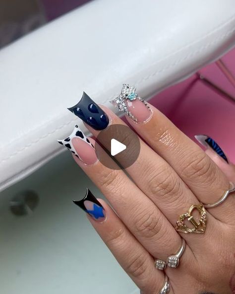 bresaesthetics ✨ on Instagram: "freestyle 💙🖤✨  #nailsnailsnails #explorepage #ducknails #ducknailshape #cowprintnails #nailinspiration #3dnails #freestyle #bluenails💙" Design Nails Acrylic, Duck Nails, Nail Idea, Design Nails, January 4, Idea Board, Nails Short, 3d Nails, Nails Acrylic