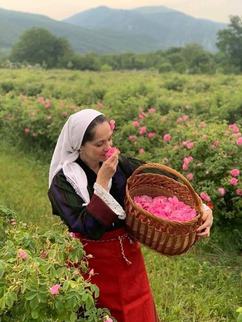 Bulgarian Aesthetic, Slavic Core, Traditional Femininity, Bulgarian Women, Bulgarian Culture, Beauty People, Head Scarf Styles, Bulgarian Rose, Practice Outfits