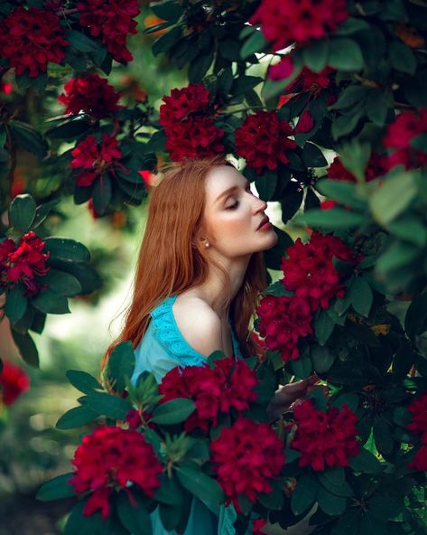 Irene Rudnyk Photography, Irene Rudnyk, Lady Lady, Side Portrait, Spring Photoshoot, Girl Painting, Beautiful Portraits, Family Picture Poses, Nature Photoshoot