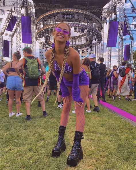 Edm Festival Outfit Summer, Lost Lands Festival Outfit, Picnic Fits, Summer Festival Style, Rave Sunglasses, Festival Crowd, Edm Rave Outfits, Raver Costume, Tomorrowland Outfit