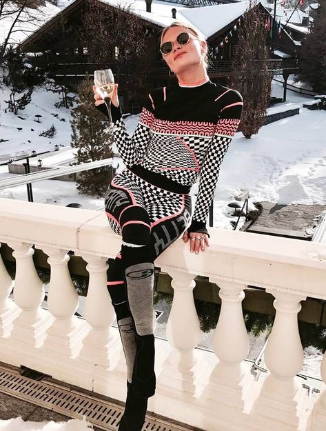 This Easy Winter Outfit Formula Is All Over PinterestREAD NOW Ski Outfits For Women, Mode Au Ski, Apres Ski Outfit, Womens Ski Outfits, Ski Outfit For Women, Chalet Girl, Ski Trip Outfit, Apres Ski Outfits, Apres Ski Style