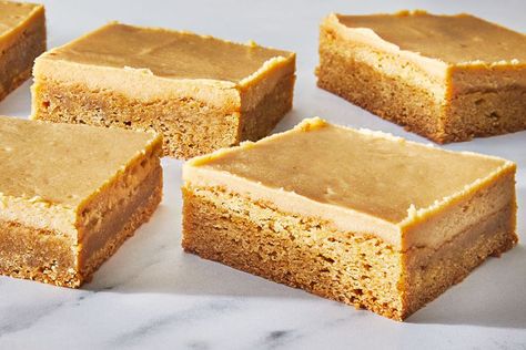 Peanut Butter Cheesecake Cookie Bars, Peanut Butter Cookie Crust, Butter Cookie Crust, Cheesecake Cookie Bars, Maple Peanut Butter, Butter Cookie Bars, Cheesecake Topping, Cheesecake Bar, Peanut Butter Cookie Bars