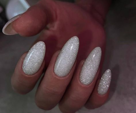 White Glittery Almond Nails, White Nye Nails, Nye Nails Almond Shape, White Sparkly Acrylic Nails, New Years Eve Nails Ideas Sparkle, Nails For Nye, White Sparkly Nails, White Sparkle Nails, Sparkly Nail Designs