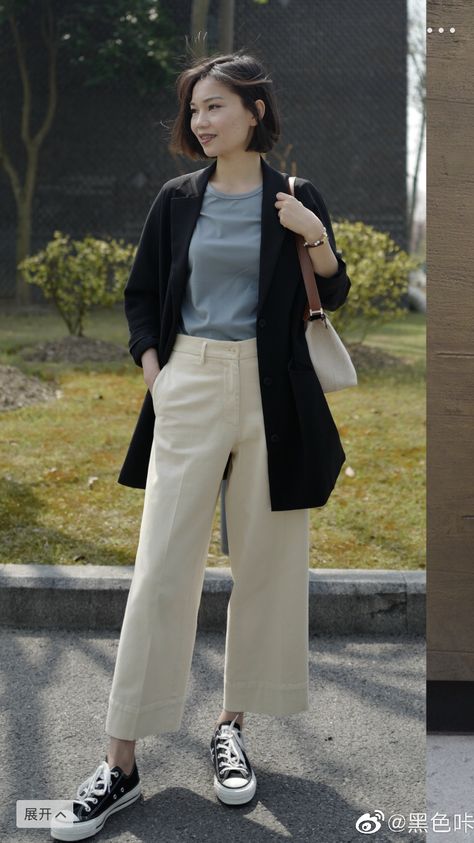 Asian Mom Outfits, Modest Fashion Pants, Uniqlo Outfit Ideas, Woman At Work, Uniqlo Women Outfit, Normcore Outfits, Office Wear Women Work Outfits, Japanese Minimalist Fashion, Workwear Women