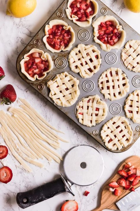 Mini Strawberry Pies in a Muffin Tin | Click through for entertaining tips, recipes, party ideas, cocktail recipes and more from @cydconverse Muffin Pies, Mini Strawberry Pies, Muffin Tin Desserts, Strawberry Pies, Muffin Pan Recipes, Homemade Dough Recipe, Strawberry Cocktail, Mini Pie Recipes, Tin Recipes