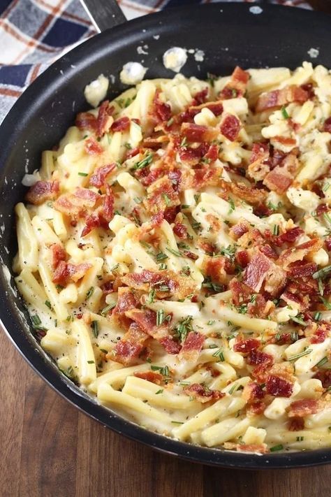 Bacon White Cheddar Pasta Easy Chicken Pasta Dishes, White Cheddar Pasta, Cheddar Pasta, Pasta Bacon, Bacon Pasta Recipes, Pasta And Sauce, Chicken Bacon Pasta, Chicken Pasta Dishes, Bacon Chicken