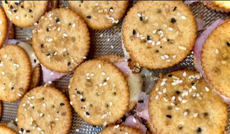 A Party Favorite: Ham and Cheese Ritz Cracker Sandwich Recipe - Meals With Maria Ritz Cracker Sandwich, Ritz Cracker Sandwiches, Cracker Sandwiches, Ritz Cracker Recipes, Pumpkin Crunch Cake, Christmas Cookie Recipes Holiday, Homemade Ham, Party Snacks Easy, Pumpkin Crunch