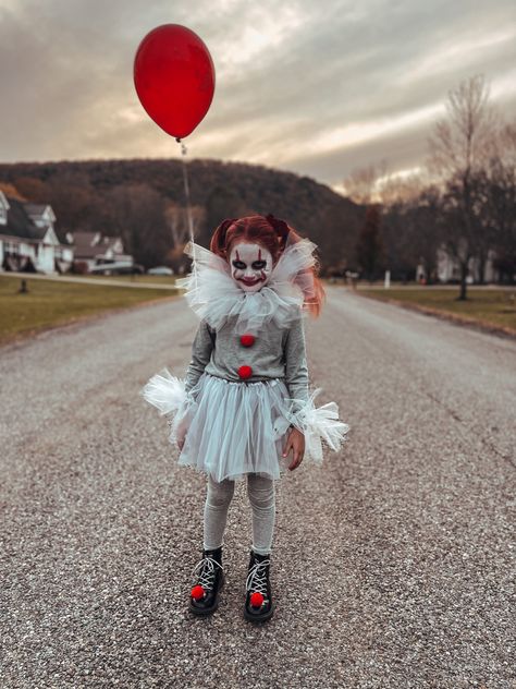 Halloween Costume Ideas Kids Girl, Penny Wise Girl Costume, Girl It Costume, Diy Pennywise Costume Kids, Pennywise Costume Girl, Halloween Costumes Kids Girls Age 10, Girls Pennywise Costume, Diy Pennywise Costume For Women, Kids Pennywise Costume