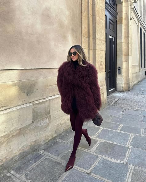 #pfw got me like🍷 | Instagram Burgundy Outfit Aesthetic, Cherry Outfit Aesthetic, Fall Nyc Aesthetic, Outfit Inspirations Winter Casual, Burgundy Sweater Outfit, Winter Outfit Cute, Sweater Outfit Casual, Burgundy Aesthetic, Life Plans