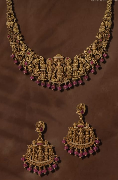 Kerala Antique Jewellery, Long Chain And Necklace Set Gold, Ram Parivar Earrings Designs, Ram Parivar Necklace Designs, Antique Necklace Gold Indian Temple Jewellery, Temple Jewelry Necklace Antique Gold, Neck Sets Jewellery Gold, Ram Parivar Haram Designs, Long Chain Designs Gold