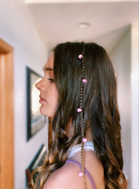 This pin is Olivia Eigenberger with a braid with beads in her hair. #ponybeads #beadedjewelry Bead Braids Hairstyles, Hair Braid Beads, Hair Clipart, Estilo Swag, Small Braids, Braids With Beads, Festival Hair, Hair Strand, Hair Beads