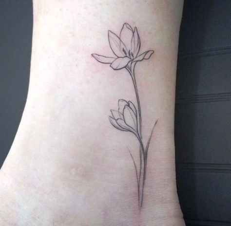 Iris Flower Tattoo, Lily Flower Tattoos, Iris Tattoo, Delicate Tattoo, Flower Tattoo Sleeve, Lily Tattoo, Iris Flower, Tattoo Outline, 문신 디자인