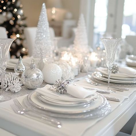 20 Stunning Christmas Table Settings Ideas to Wow Your Guests Silver Christmas Table, Christmas Table Settings Ideas, Wooden Chargers, Table Settings Ideas, Ballerina Ornaments, Santa And His Reindeer, Burlap Table Runners, Classic Interior Design, Holiday Meal