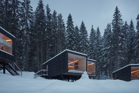 Wooden Tree House, Forest Cabins, Stilt Houses, Snow Cabin, Sheltered Housing, Mountain Hotel, Shelter Design, Forest Cabin, Tree House Designs