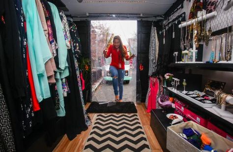 Mobile Fashion Truck, Truck Store, Toyota Truck, Truck Business, Fashion Truck, Garage Clothing, Store Design Boutique, Mobile Store, Boutique Display