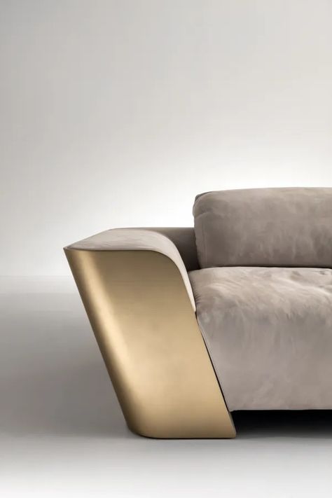 Modern White Sofa, Luxury Sofa Design, Gold Furniture, White Sofa, Modern Sofa Designs, Leather And Wood, White Sofas, Low Tables, Luxury Sofa