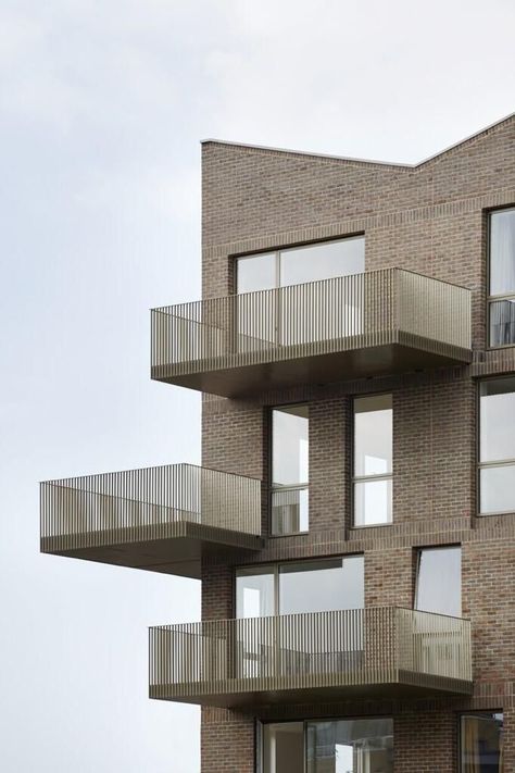 Balcony railings coming back in. Brentford Lock Housing / Duggan Morris Duggan Morris, Brick Architecture, Apartment Architecture, London House, Brick Facade, Railing Design, Building Facade, Brick Building, Apartment Balconies