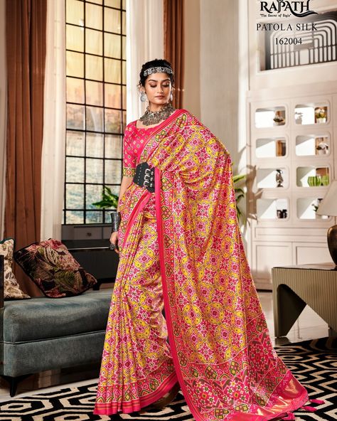 🌟 Stunning Patola Designs Alert! 😍 Grab your dream Patola saree now! 💃 Featuring Pure Tusser Patola with Patola Print & Lagadi Patta Pallu! 🌿 Don’t miss out on this beauty! 💖 Get your hands on it fast! ⏰ To place an order, WhatsApp us at: 📲 8200154736 📲 9726286889 Follow us @stylearrayfashion for the latest updates on affordable and stylish sarees! 💃🏽👗 #StyleArraySarees #AffordableRange #StyleArrayDeals #SareeLoveAffordable #OnlineSareeShopping #SareeFashionOnABudget #StyleArraySareeSal... Patola Print, Patola Saree, Yellow Saree, Contrast Blouse, Stylish Sarees, Chiffon Saree, Soft Silk Sarees, Off White Color, Printed Sarees