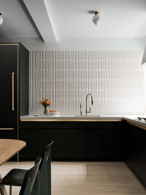 Lively three dimensional tiles and high contrast palette in a Park Ave kitchen by Michael K Chen Architecture Dimensional Tile, Classic Kitchen, 아파트 인테리어, Black Cabinets, Counter Tops, Black Kitchens, White Wall, Küchen Design, Kitchen Space