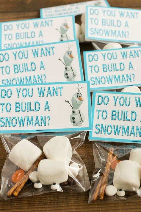 How to plan an amazing frozen birthday party without spending a ton of money. Ideas for decorations, food, activities and more! Winter Wonderland-party, Frozen 3rd Birthday, Frozen Birthday Party Decorations, 4de Verjaardag, Winter Wonderland Birthday Party, Elsa Birthday Party, Frozen Bday Party, Disney Frozen Birthday Party, Frozen Birthday Theme