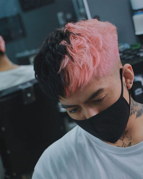 Pink Hair Guy, Short Dyed Hair, Dyed Hair Men, Split Dyed Hair, Shaved Hair Designs, Mens Hair Colour, Men Hair Color, Faded Hair, Split Hair