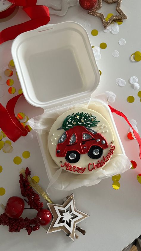 Bento Cake For Christmas, Christmas Bento Cake Design, New Year Bento Cake, Christmas Bento Cake, Christmas Bento, Cookie Cake Designs, Box Cakes, Christmas Cake Pops, Cake Christmas