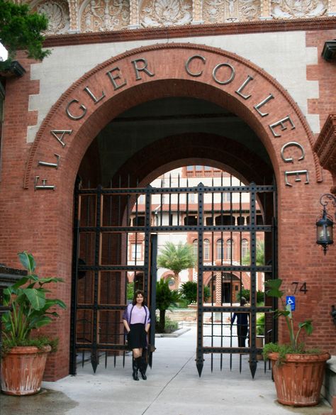 Amy's Creative Pursuits: Our Visit to Flagler College Flagler College Aesthetic, Florida Nostalgia, Over Fifty Fashion, Florida Architecture, Flagler College, Arts And Crafts Interior Design, College Vision Board, College Senior Pictures, College Visit