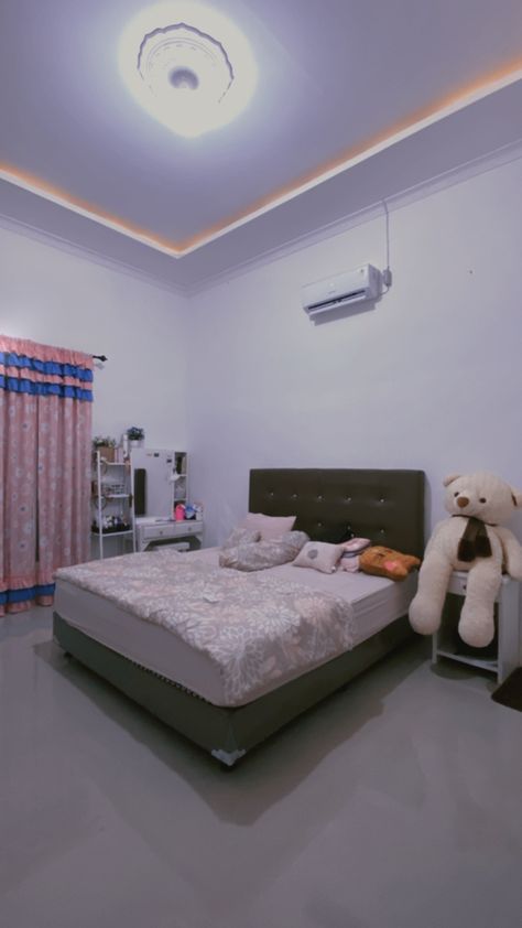 Apartemen Studio, Easy Room Decor, Baby Tumblr, Sleeping Room, Dekorasi Kamar Tidur, Bilik Tidur, Classy Photography, Room Tour, Room Inspiration Bedroom