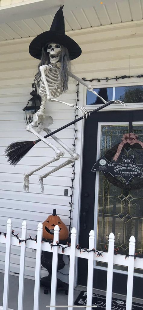 Porche Halloween, Halloween Patio, Scary Halloween Decorations Outdoor, Halloween Camping, Halloween Diy Outdoor, Halloween Outside, Front Porch Decor Ideas, Casa Halloween, Halloween Front Porch Decor