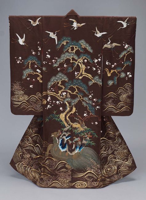 Kimono (uchikake) with Island of Paradise design, made in Japan in the 19th century Uchikake Kimono, Embroidery Kimono, Traditional Japanese Kimono, Kimono Japan, Mode Kimono, Wedding Kimono, Kimono Design, Traditional Kimono, Art Asiatique