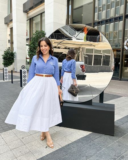 White Shirt Blue Jeans Outfit Women Plus Size, Plus Size Striped Shirt Outfit, Skirt And White Shirt Outfit, Blue And White Skirt Outfit, Button Down Skirt Outfit, Blue Tshirt Outfit, Striped Skirt Outfit, Short Sleeve Shirt Outfit, Influencer Event