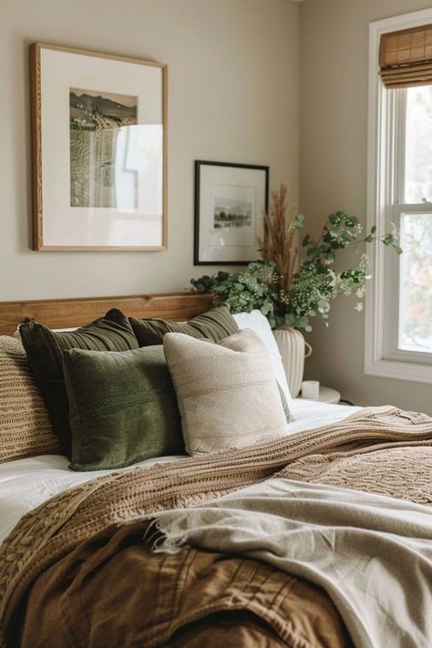 Cozy Bedroom Earthy, Bedroom Inspo Vintage Modern, Airy Cozy Bedroom, Earthy Bedding Ideas, Neutral Earth Tone Bedroom, Cozy Earthy Bedroom Ideas, Tan Green Bedroom, Cream Bedding Ideas Color Schemes, Earthy Decor Ideas