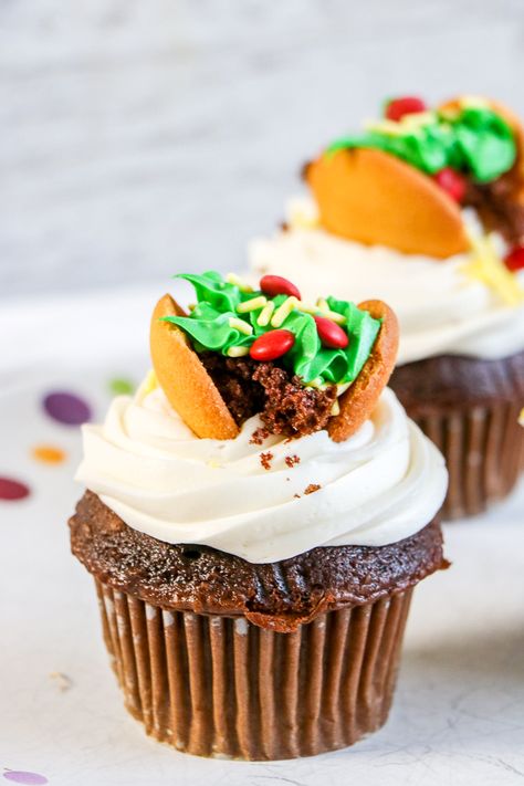 These easy to make taco cupcakes will be the highlight of any party! You can of course use them to celebrate taco Tuesday as well! #tacos #cupcakes #dessert Lime Buttercream, Taco Cupcakes, Mini Taco, Taco Twosday, Lime Cupcakes, Mini Tacos, Diy Cupcake, Cupcake Wars, Taco Party