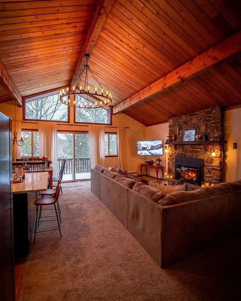 Tutor Style Homes, Montana House, Pretty Homes, Log Cabin Living, Lake Cabin, Cabin Living, Barn Style House, Lake Cabins, Dreamy Room