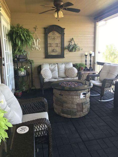 Modern Farmhouse Front Porch Decor, Rustic Porch Ideas, Porch Vibes, Farmhouse Front Porch Decor, Modern Farmhouse Decor Ideas, Spring Porch Decor, Backyard Sanctuary, Deck Decor, Rustic Porch