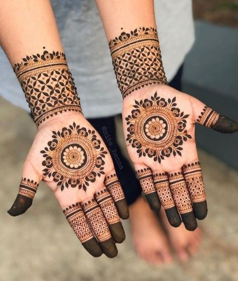 Mandala Mehendi Designs For Hands, Round Mehndi Designs For Hands, Mehandi Designs Mandala, Mehandi Mandala Design, Mandala Mendhi Design, Mahendi Designs Latest Simple, Mandala Mehndi Design Simple, Fancy Mehendi Designs, Mandala Mehandi Designs