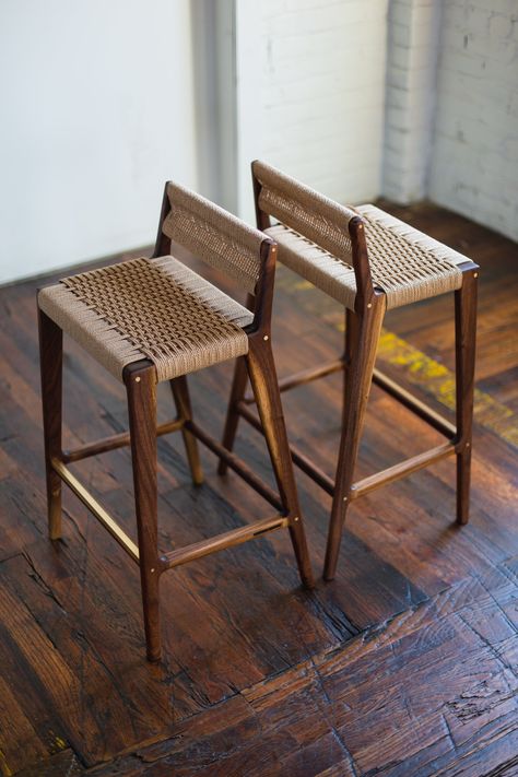 Wooden Stool Designs, Wood Chair Design, Diy Stool, 6 Seater Dining Table, Wood Furniture Design, Woven Furniture, Wooden Bar Stools, Dining Chair Design, Stool Design