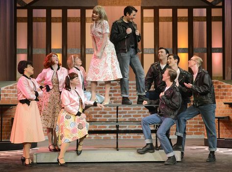 Grease Costumes Diy, Grease Play, Grease Broadway, Broadway Musicals Costumes, Rizzo Grease, Grease Themed Parties, Grease Costume, Grease Party, Grease Costumes